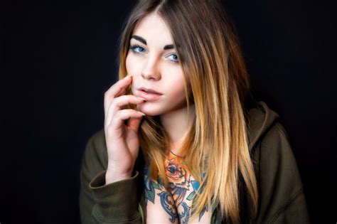 5120x3408 Girl Woman Model Blue Eyes Face Tattoo Wallpaper Coolwallpapers Me