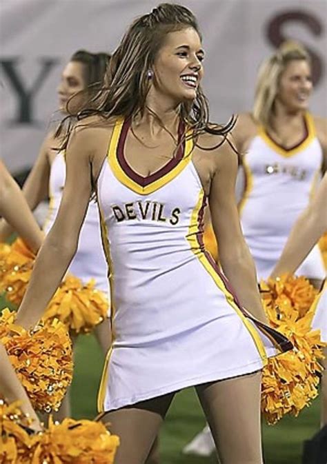 Cheerleader Of The Week Cheerleading Outfits Cute Cheerleaders Sexy