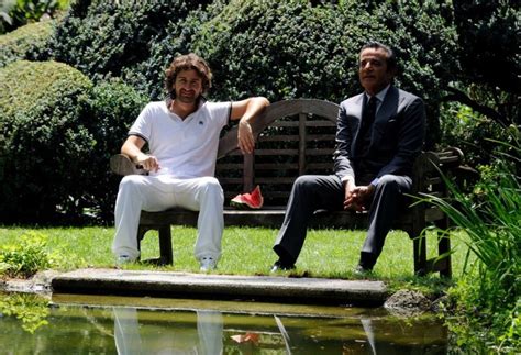 Sull'aggregatore di recensioni rotten tomatoes il film ha ottenuto un punteggio. Il principe abusivo: Alessandro Siani con Christian De ...