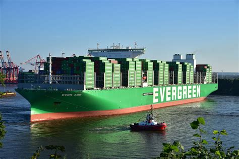 Hafen Hamburg Größtes Containerschiff Der Welt Gastiert In Hamburg