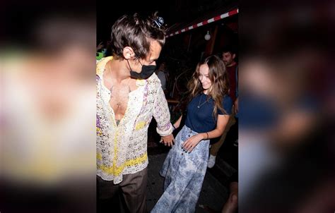 Harry Styles Olivia Wilde Pack On Pda During Nyc Date Night