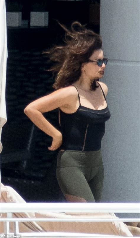 Penelope Cruz Takes Break Filming Versace Biopic In Miami Daily Mail Online