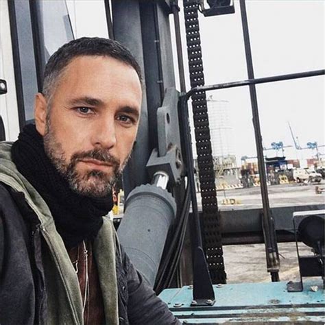 Nel 2002 aveva dato una buona prova di sé nei panni di san francesco nella miniserie andata in onda su canale 5, dimagrendo di ben 17 chili per risultare più credibile. Raoul Bova: 'La separazione? Per i miei figli un grande ...