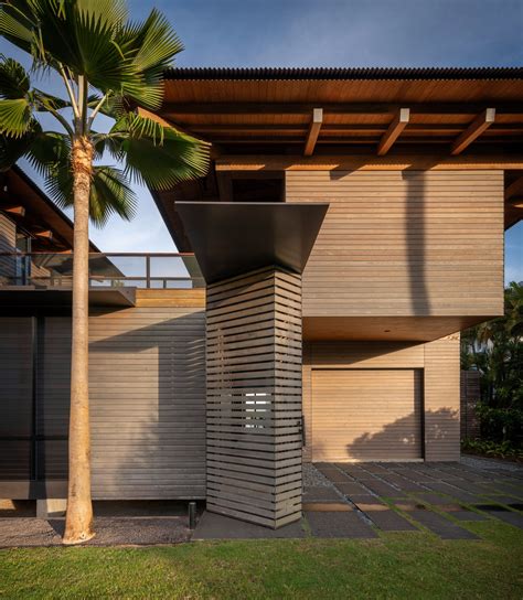 Operable Screens Wrap Beachfront House In Hawaii By Olson Kundig