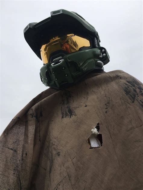 Cosplay Of Master Chief With His Cloak Halo