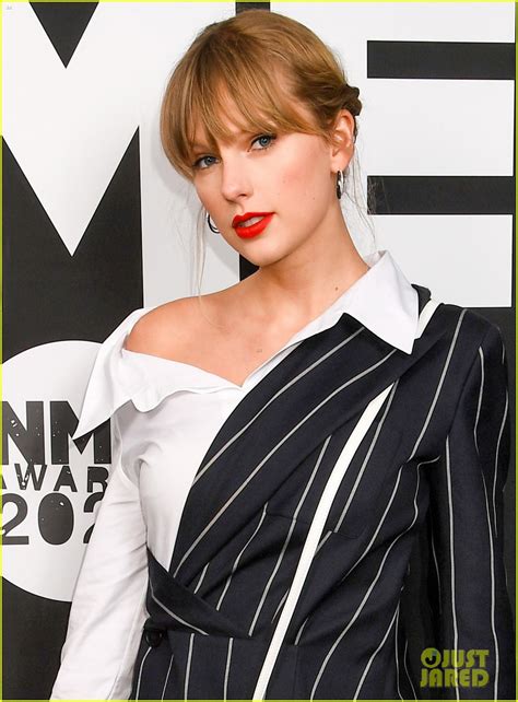 full sized photo of taylor swift wins best solo act in the world at nme awards 06 taylor swift