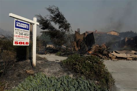 Dramatic Images From Devastating Southern California Wildfires Huffpost