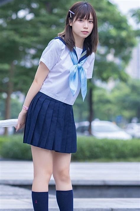 貧乳パイパンの中学生がパンチラ盗撮師が連射で逆さ撮りしたパンツコレクション画像 ロリjcの専科