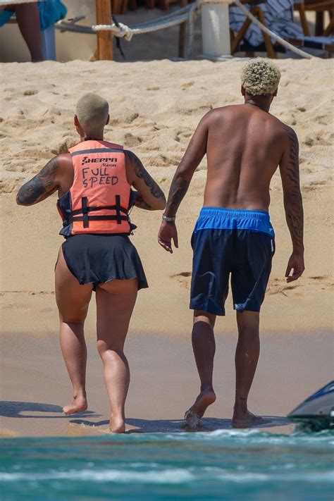 Amber Rose And Two Sexy Girls On The Beach 13 Photos