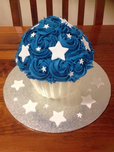 If you have no idea about it, get an idea from here. Boys giant cupcake with stars for a 1st birthday cake ...