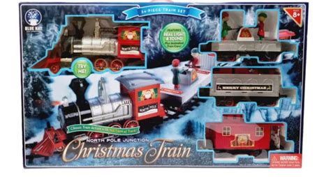 New 34 Piece Christmas Train Set North Pole Junction Over 20 Feet Of