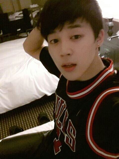 Pernakah army membayangkan wajah jungkook bts tanpa make up? BTS without makeup, Who rocks it the most? | K-Pop Amino