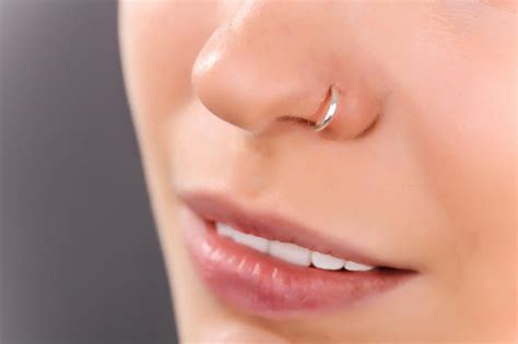 Hierzu eignen sich besonders nase und augenbraue, piercings die schon bei den jungen fans. Nasenpiercing Erfahrung - Best Tattoo Ideas