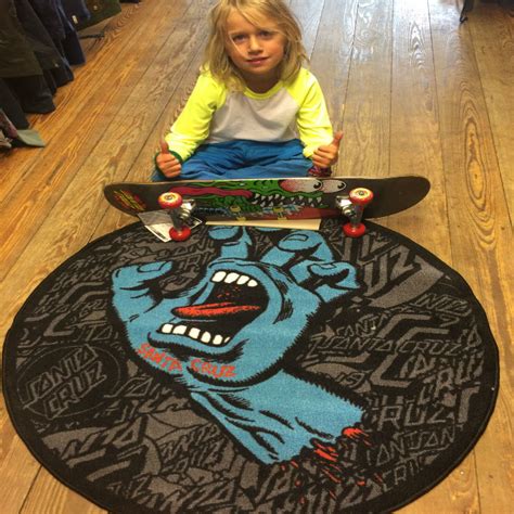 Das liegt daran, dass er ein großmeister der tarnung ist. Skate Teppiche | HaiQ