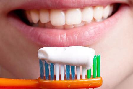 Angeblich reicht es, jenes mit wasser anzufeuchten und dann einfach die zähne damit zu putzen. Öko-Test warnt: Diese Zahncremes machen Ihre Zähne nicht ...