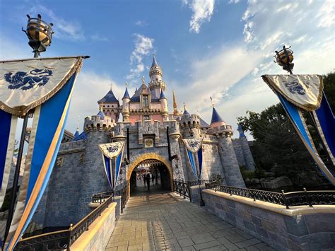 Ultimate Disneyland Ride And Attraction Guide Mickey Visit Park Planning