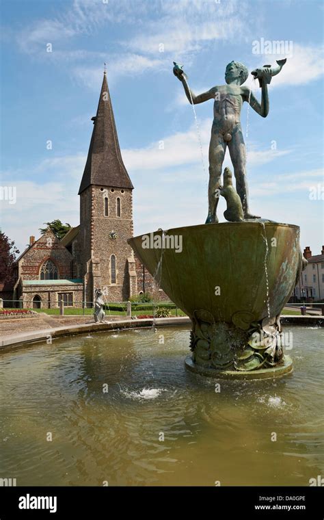 St Michaels Church Fountain Braintree Hi Res Stock Photography And