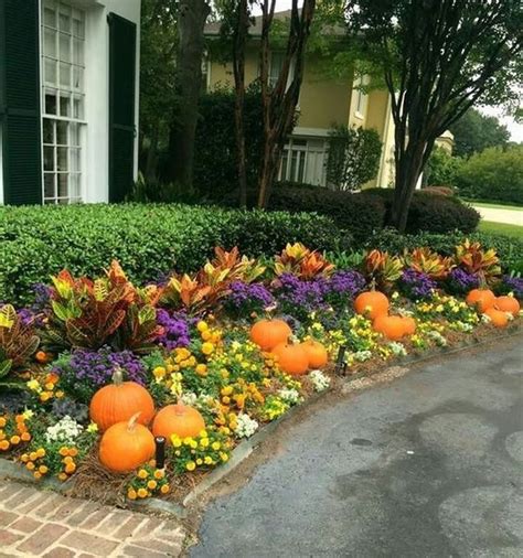 25 Ways To Decorate Small Garden For Fall Small Flower Gardens