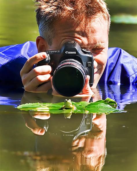 28 Photographers Who Went To Extreme Lengths To Get The Perfect Shot