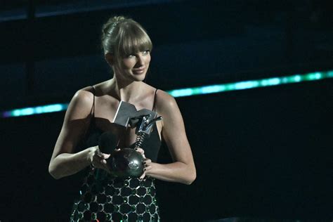 taylor swift america s star sweeps mtv europe music awards daily sabah