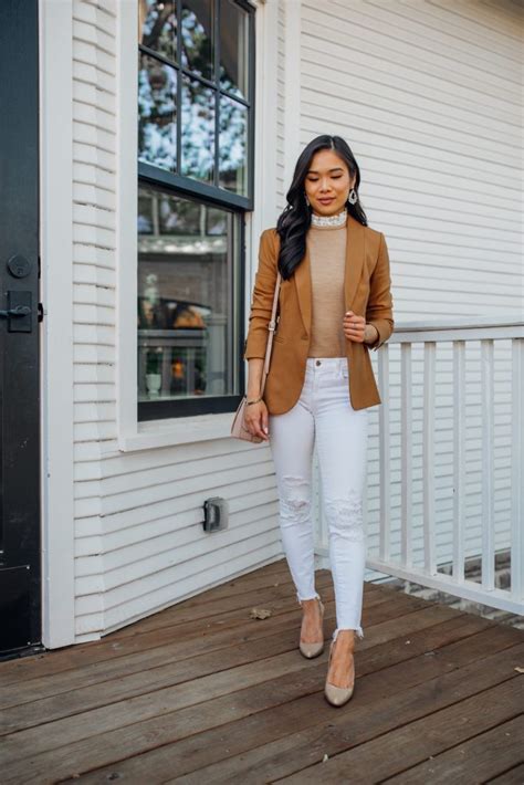 casual brown blazer outfit and what to look for when buying a blazer color and chic