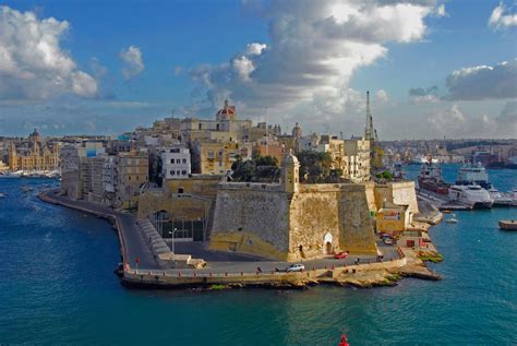 Situated in the center of the mediterranean, malta's islands have long served as a strategic military asset, with the islands at. Small beautiful country - PRE-TEND Be curious.
