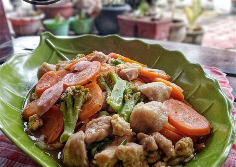 Capcay, makan enak dan bergizi ini tentu tidak pernah gagal memanjakan lidah dan mengenyangkan perut kita. Resep: Capcay Goreng Spesial Enak - Resep Dapur