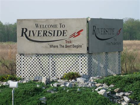 Eccentric Roadside: Beam me up: Riverside, Iowa's Future Birthplace of ...