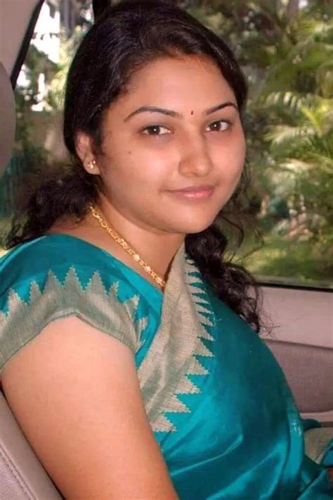 Top 10 Sexy Indian Aunty In Internet Search Hot And Sexy