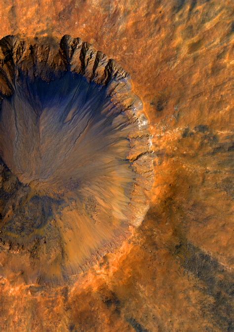 Mars Reconnaissance Orbiter Beams Back Close Up Photo Of Fresh Crater