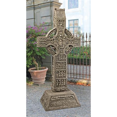 Design Toscano 85 In H Muiredach High Celtic Cross Grand Scale Statue