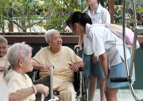As a children or malaysian. Over 50 volunteers bring joy to elderly folk of Lee Ah ...