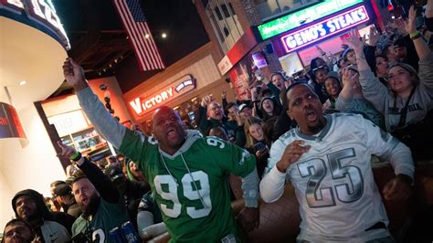 Look Eagles Fans Celebrate Nfc Championship Game Win In Streets Of