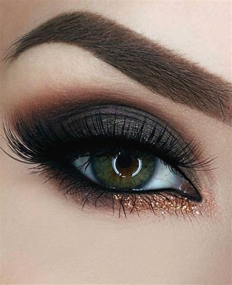 Best Eye Makeup Looks For 2021 Smokey With Glitter Gold