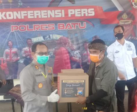Polres Batu Beri Bantuan Pada Wartawan Ditengah Wabah Pandemi Covid 19