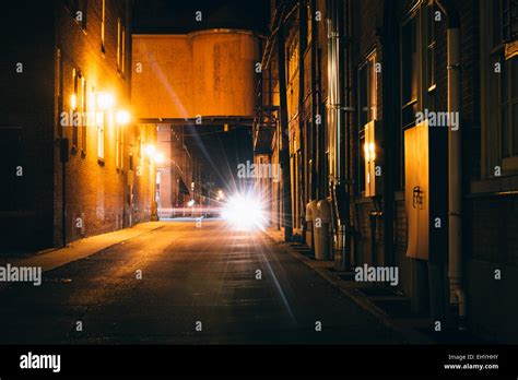 Dark Alley Hi Res Stock Photography And Images Alamy