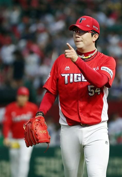 «대투수의 완벽 투구 덕에 칼퇴 ㅎㅎ #기아타이거즈 #kia타이거즈 #kiatigers #양현종». ´투구 이닝 1위´ 양현종, 이닝 소화 목표 이루다 - 일간스포츠