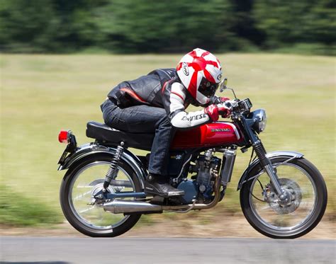 Hier finden sie unsere honda motorräder und alle wichtigen informationen zu unseren produkten. Ridden: Allen Millyard's Honda SS50 | MCN
