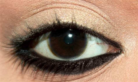 1 use a good brand of eyeliner. How To Prevent Eyeliner From Smudging? - Top 7 Tips And ...