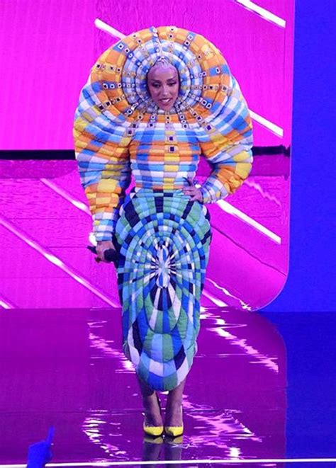 Chair Hat To Chicken Feet Boots Everything Doja Cat Wore At 2021 Mtv