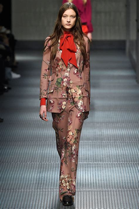 How To Wear That Gucci Floral Suit In 2020 Fashion Gucci Floral How