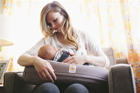 Word Of Mom Breastfeeding Tips Ergobaby Blog