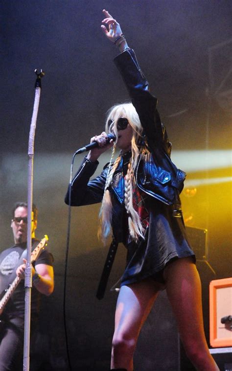 Taylor Momsen Flashes Her Panties ~ Hot News And Celebrities Hot News
