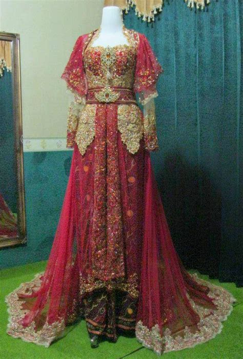 Inspirasi modis pembahasan baju pengantin tentang gaya terbaru 47 baju pengantin muslimah ungu adalah. Kebaya Muslim Pengantin Mewah Dengan Paduan Warna Maroon Gold