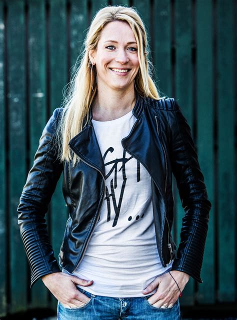 Ze treedt in dienst van john de mols talpa tv aldus. FOX-presentatrice Hélène Hendriks had vier jaar een ...