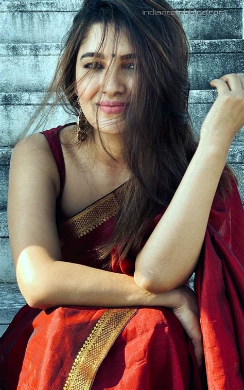 vani bhojan tamil tv serial actress hot saree social media pics