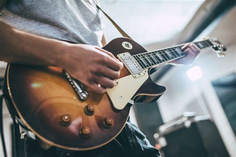 11 Tips To Playing Electric Guitar For Beginners