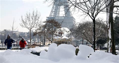 Eiffel Tower Closed As Snow Grinds Life To A Halt In France Daily Sabah