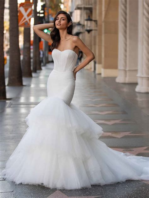 Das wichtigste kleid einer frau sollte gut gewählt sein. Pronovias Brautkleid SAINT Hochzeitskleid im ...