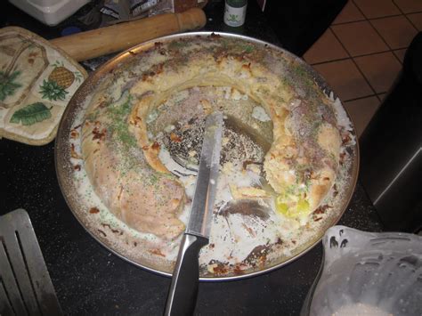 Ein sogenannter zulu king cake hat schokoladenglasur mit einer kokosnussfüllung. Project of the Week: Zulu King Cake! ~ Create. Share. Repeat!